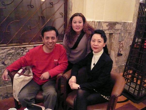 盛雪、隨盛雪參加會議的加拿大靚女、筆者 