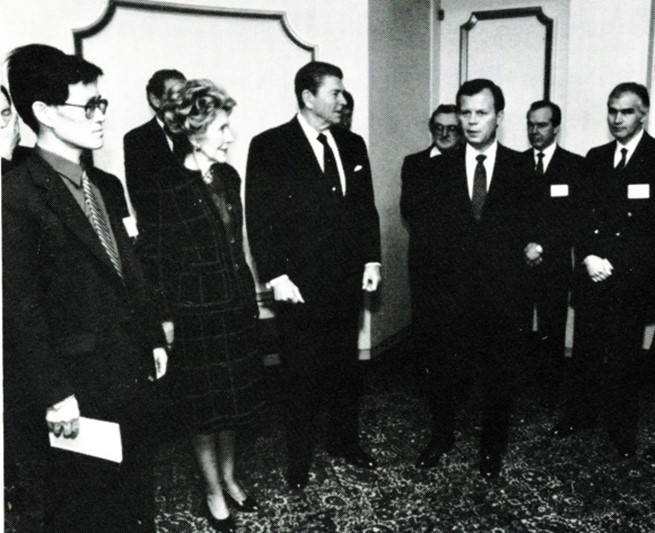 1988年2月里根总统在Washington DC接见严家祺等人 