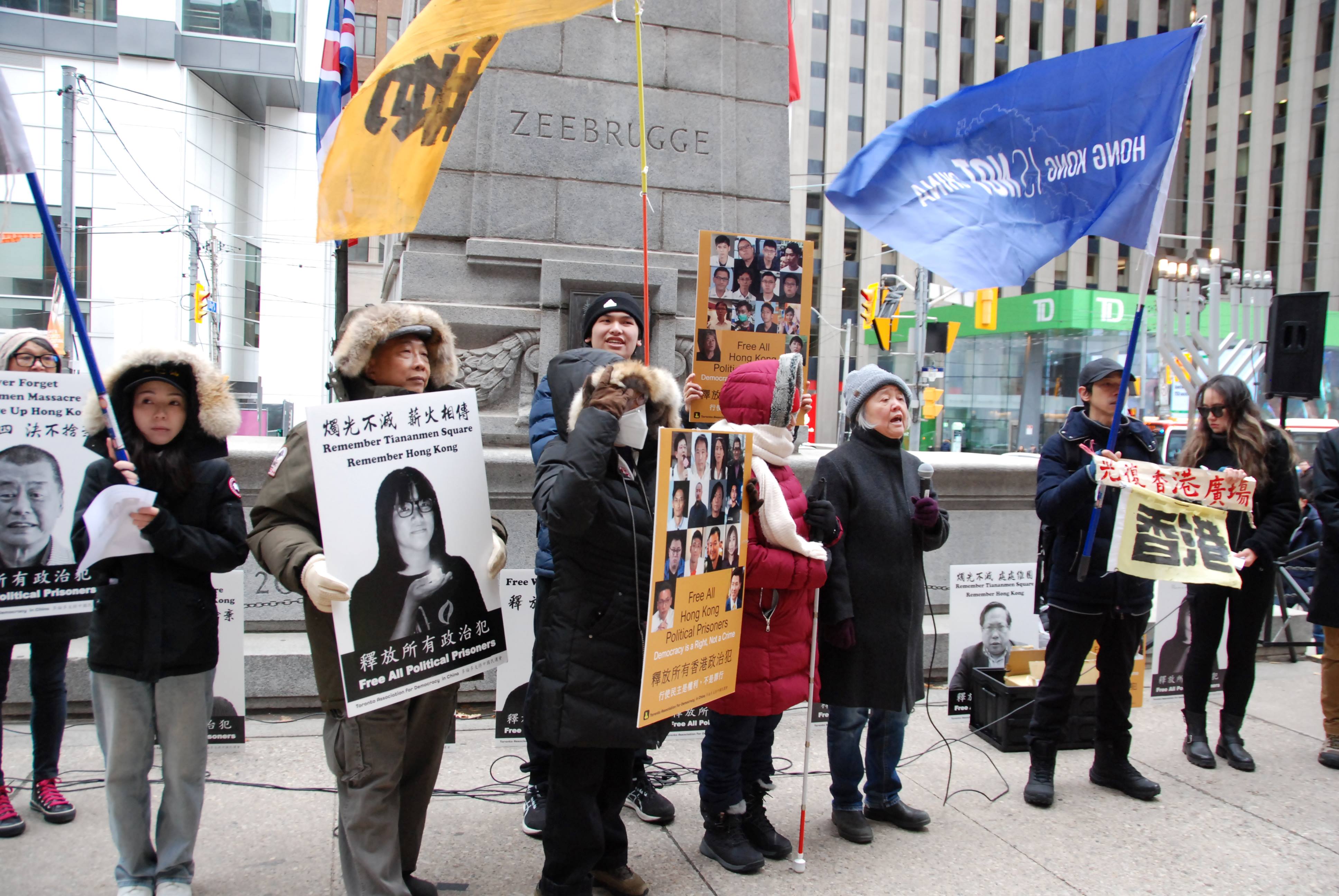 2023年12月10日国际人权日，多伦多跨族裔团体在多伦多老市政厅前集会，呼吁停止迫害，结束中共暴政。（伊铃／大纪元） 