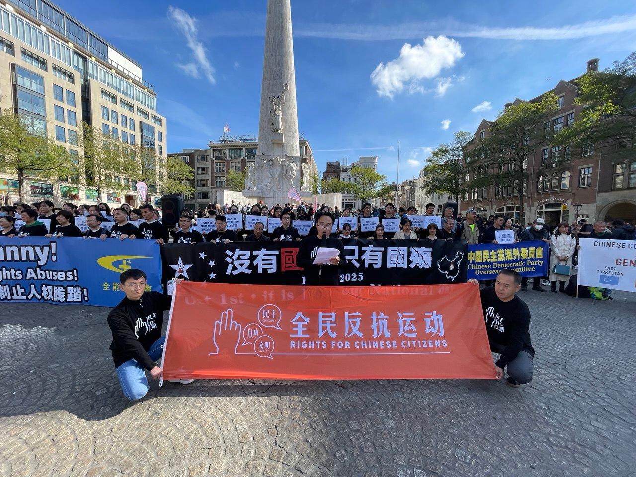 中国人权问责资料库负责人林生亮现场宣读全民反抗运动宣言,活动负责人江培坤供图