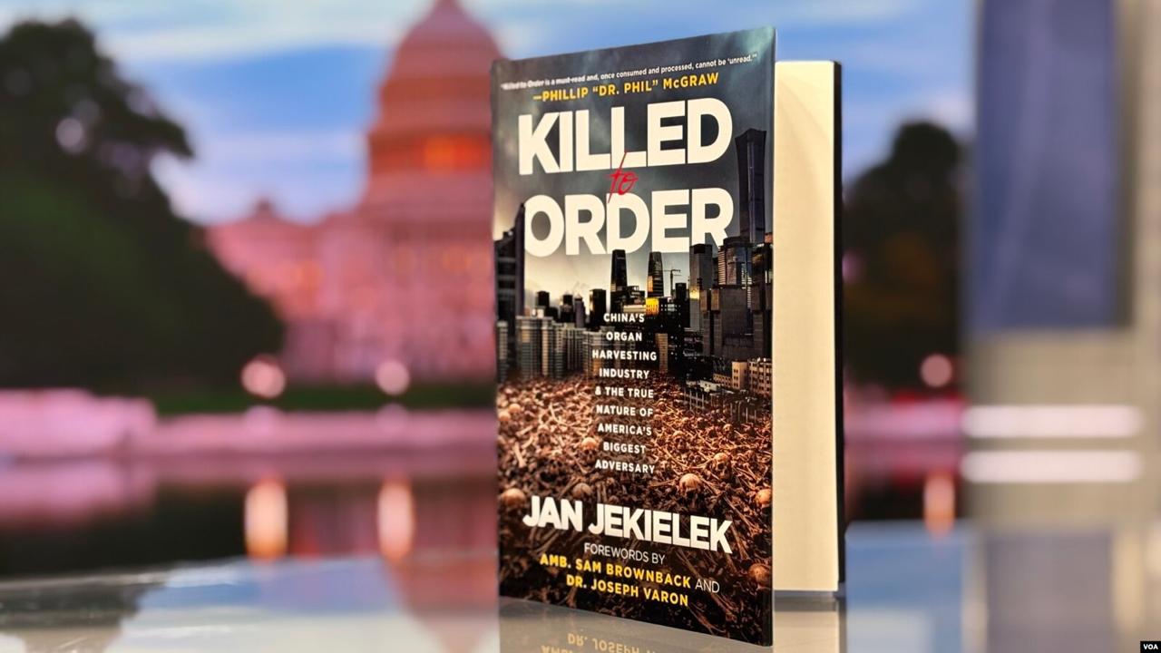 《大纪元时报》高级编辑杨杰凯(Jan Jekielek)出版的新书《按需杀戮》(Killed to Order)。(2026年2月16日) 