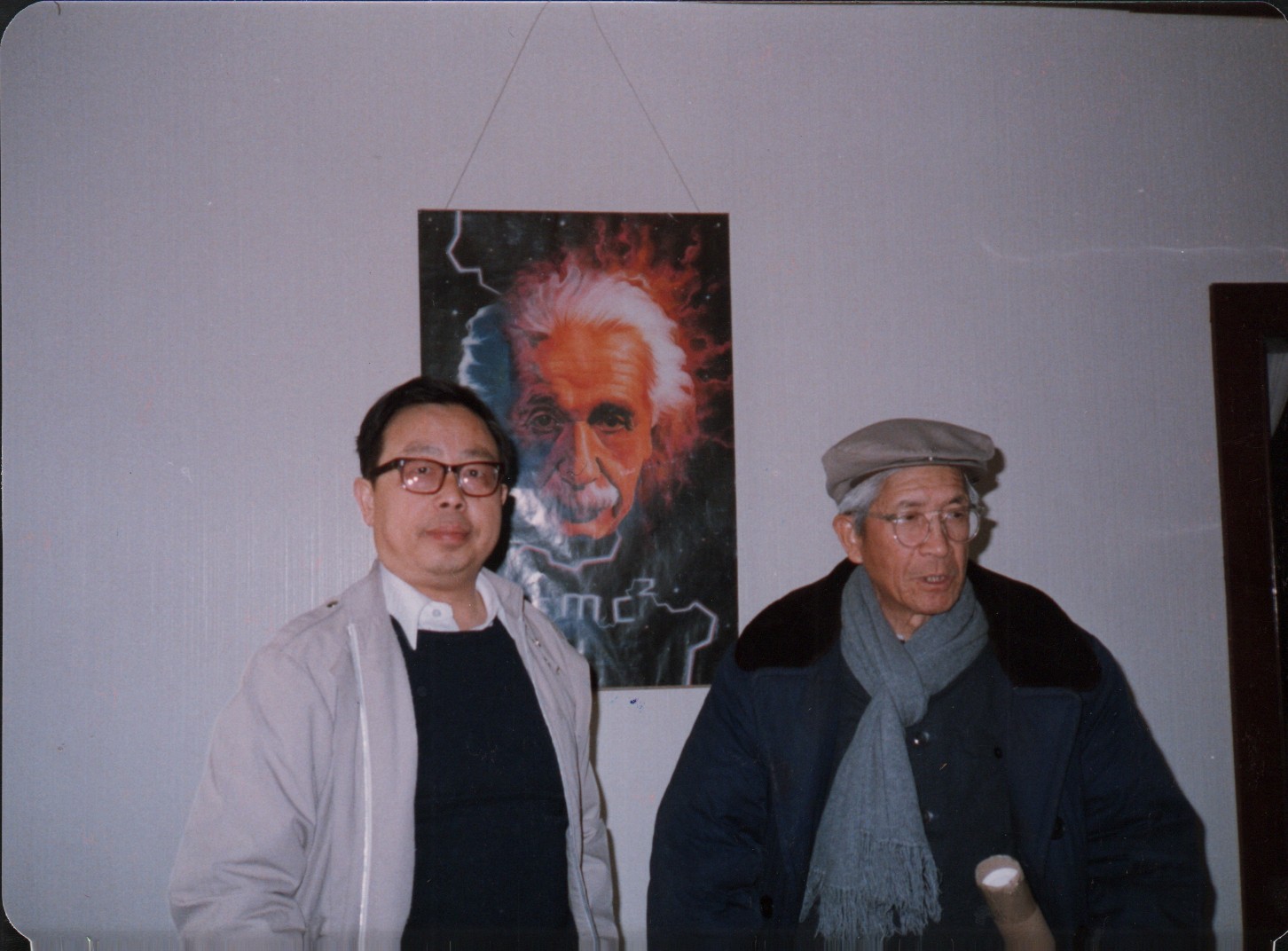 图2 方励之（左）和许良英（右）（许良英提供，1987年摄于方励之家） 