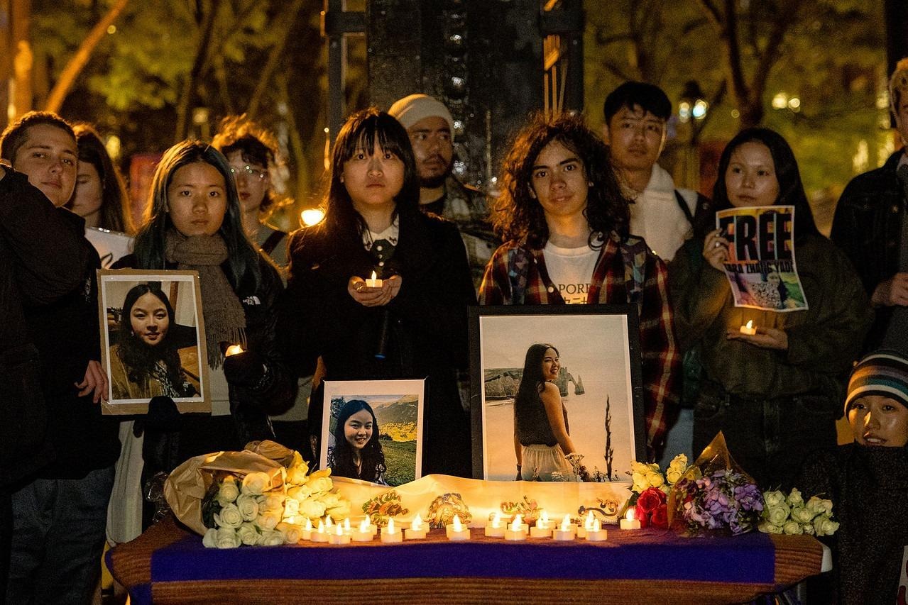 英国伦敦大学亚非学院校园内，声援呼吁张雅笛的烛光晚会现场 